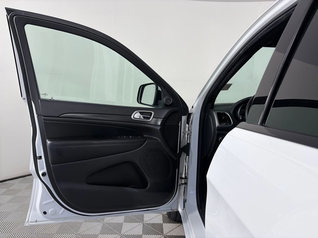 Used 2019 Jeep Grand Cherokee Altitude image 10