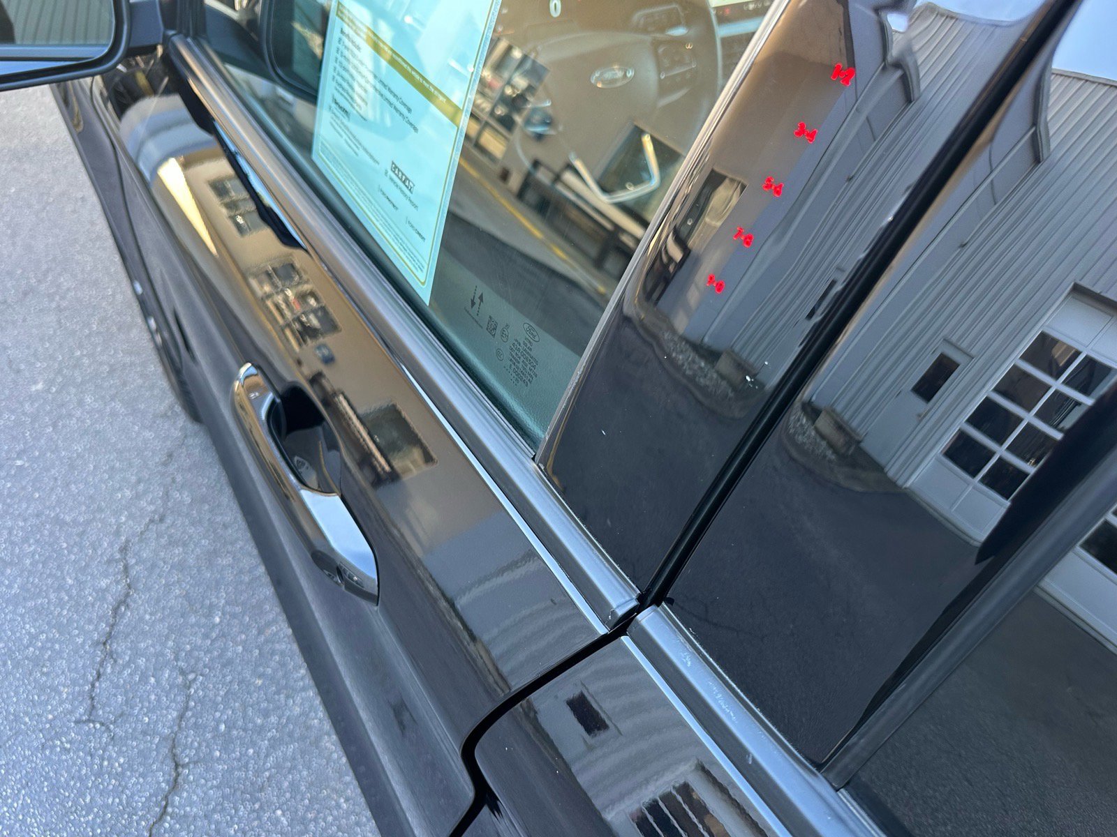 Certified 2025 Ford Explorer Platinum w/ LUX Leather Package image 15