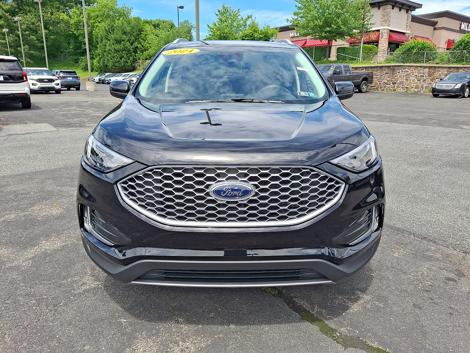 Certified 2024 Ford Edge SEL w/ Convenience Package AWD/4WD image 2