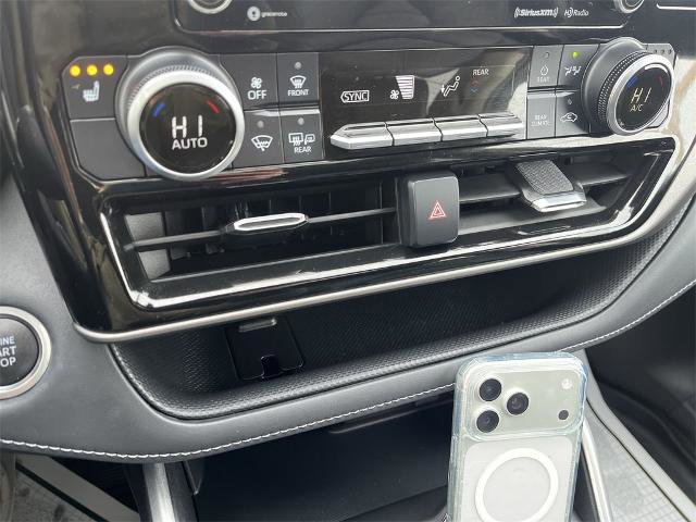 Used 2021 Toyota Highlander XLE image 19