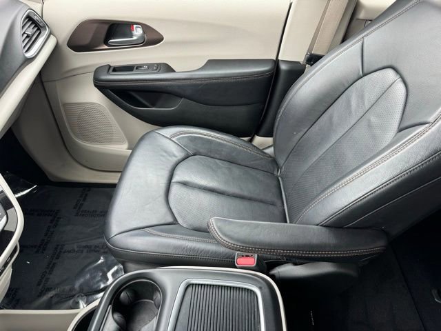 Used 2018 Chrysler Pacifica Touring-L Plus FWD image 27