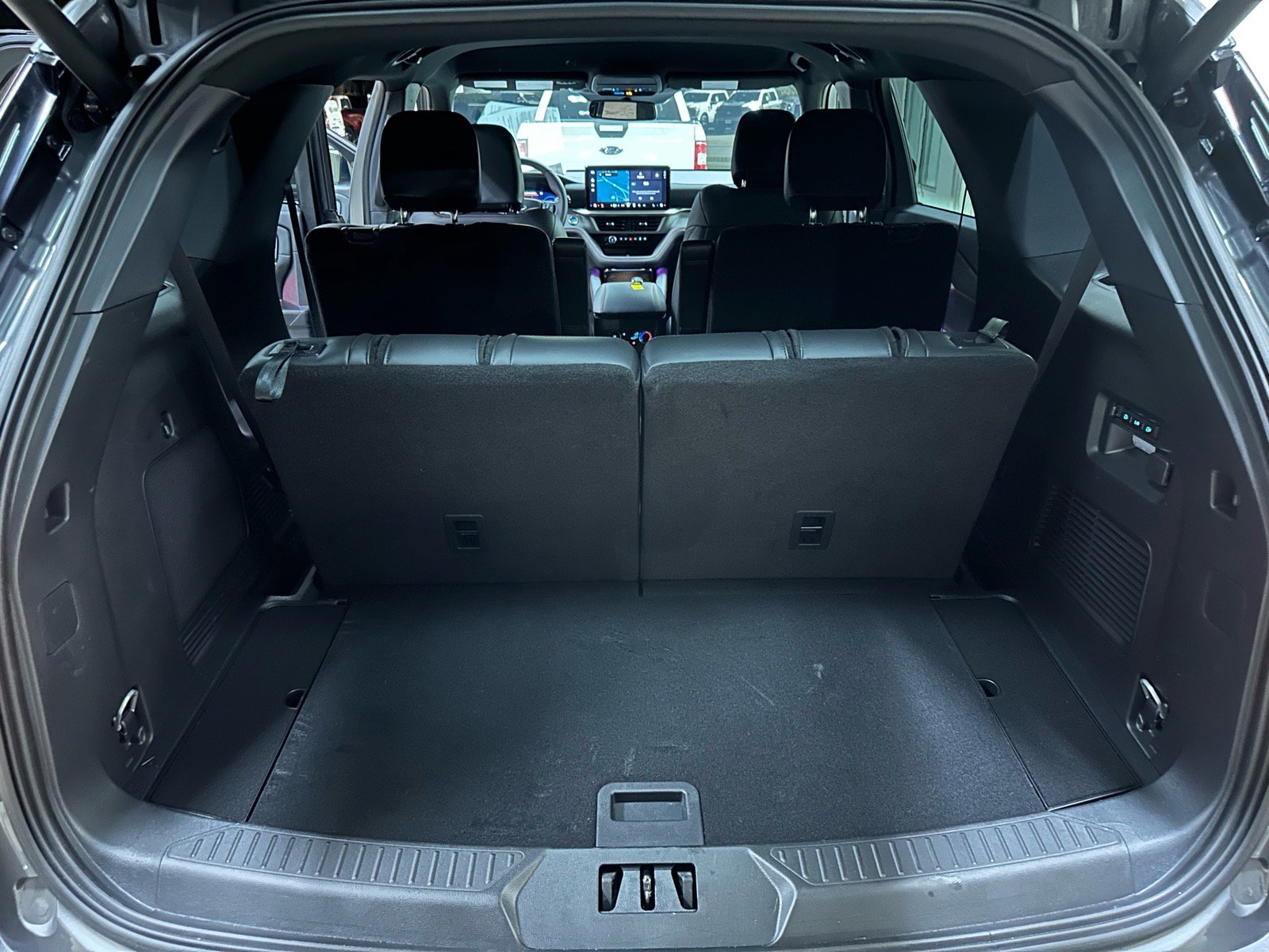 Certified 2025 Ford Explorer ST RWD image 25
