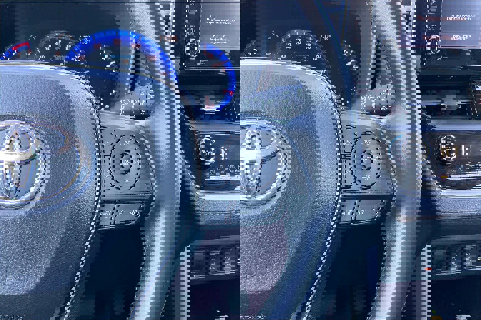 Used 2022 Toyota Corolla Cross XLE image 24