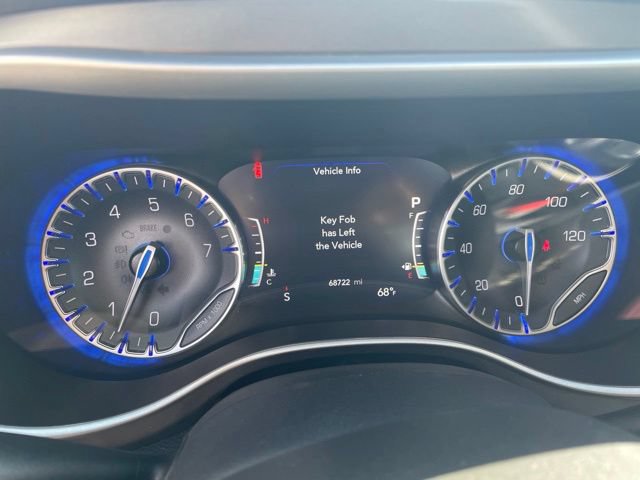 Used 2024 Chrysler Pacifica Touring-L FWD image 12