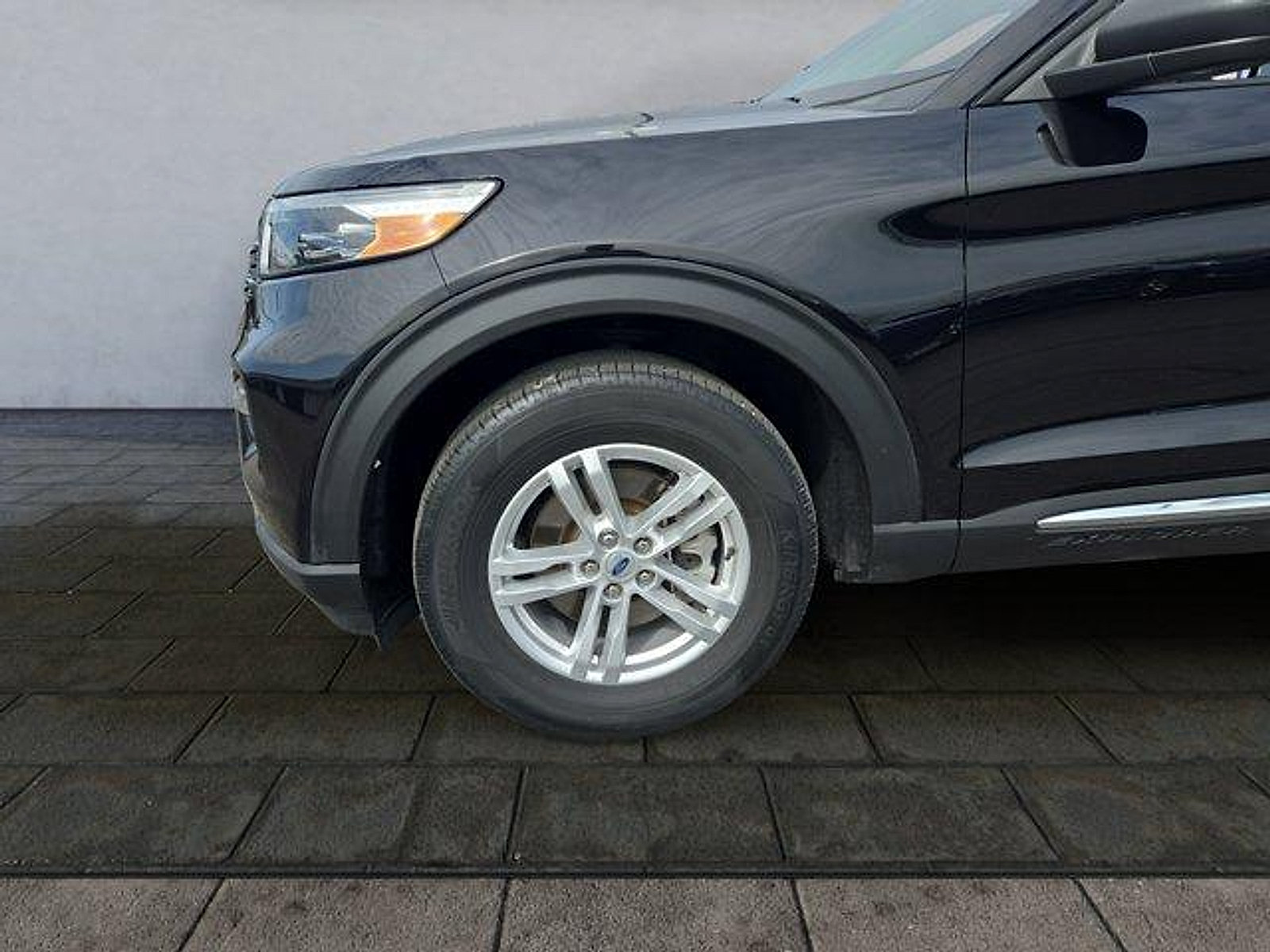 Certified 2023 Ford Explorer XLT w/ Equipment Group 202A AWD/4WD image 26