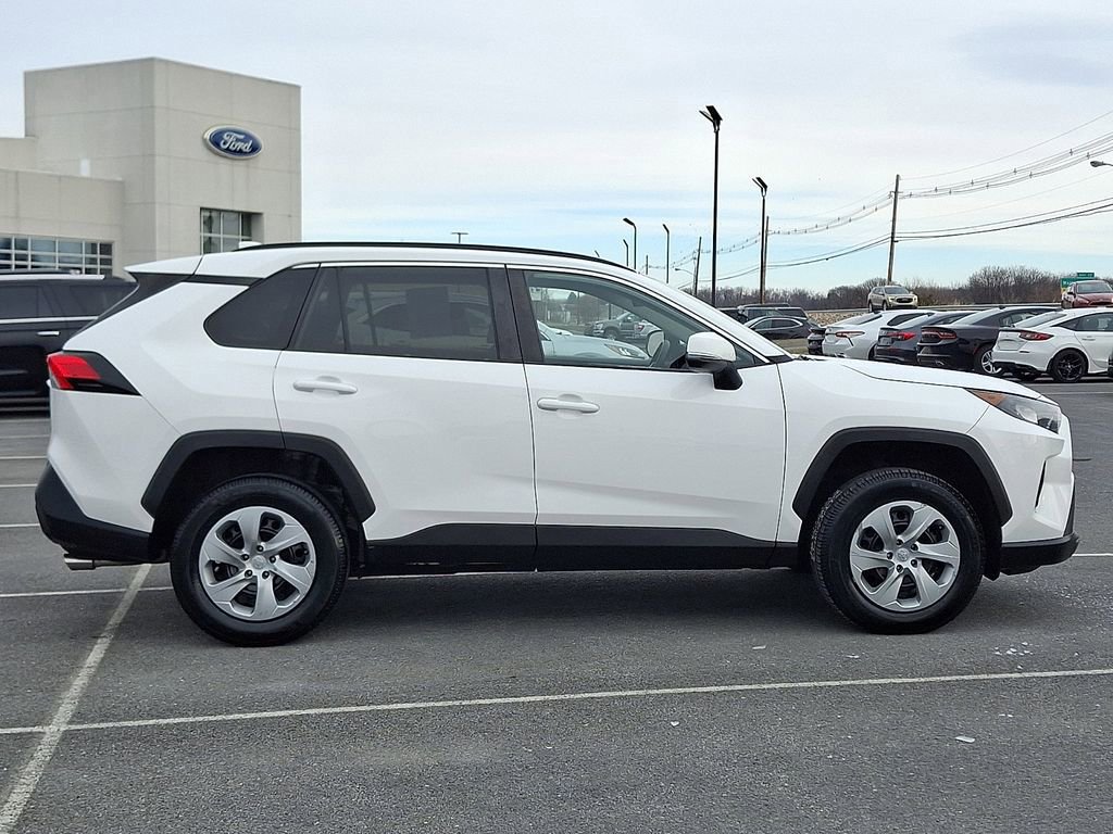 Used 2021 Toyota RAV4 LE image 5