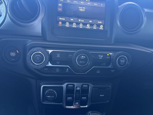 Used 2023 Jeep Gladiator Sport AWD/4WD image 19