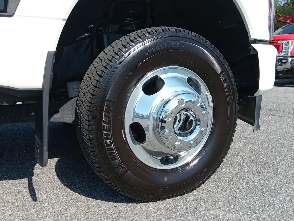 Certified 2025 Ford F350 Platinum AWD/4WD image 14