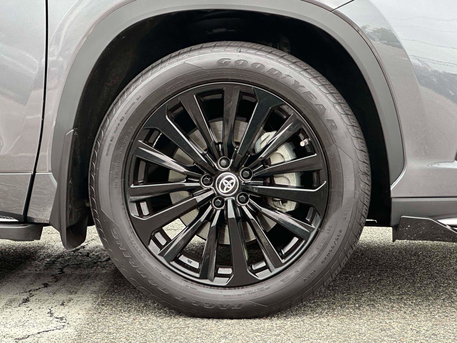 Used 2024 Toyota Highlander XSE image 9