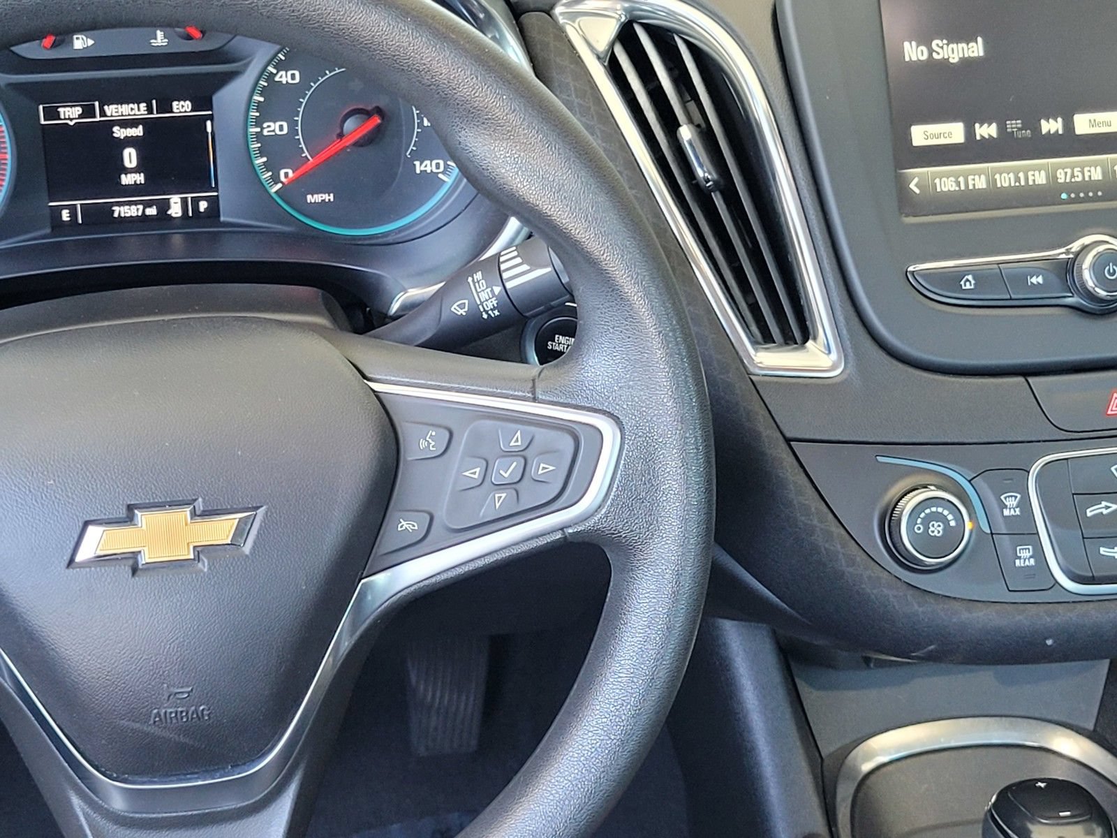 Used 2018 Chevrolet Malibu LT FWD image 14