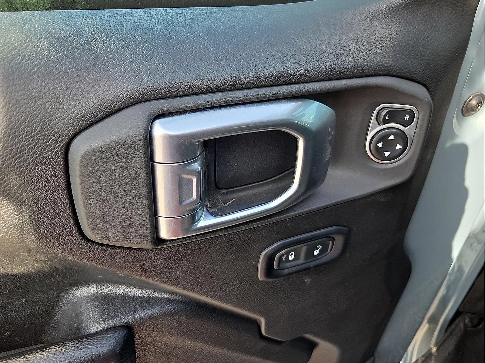 Used 2024 Jeep Gladiator Sport AWD/4WD image 13