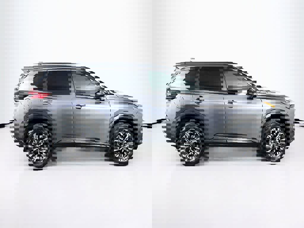 Used 2023 Nissan Rogue SV image 6