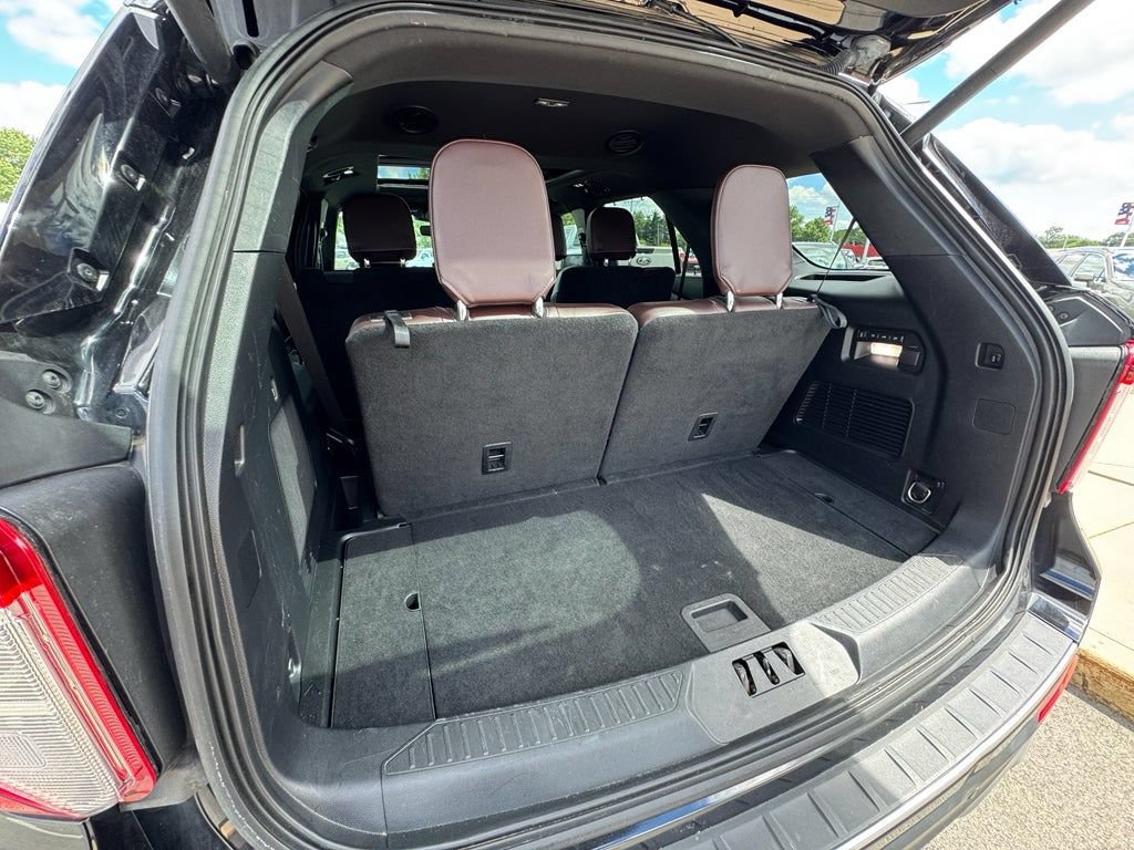 Certified 2022 Ford Explorer Platinum w/ Equipment Group 601A AWD/4WD image 23