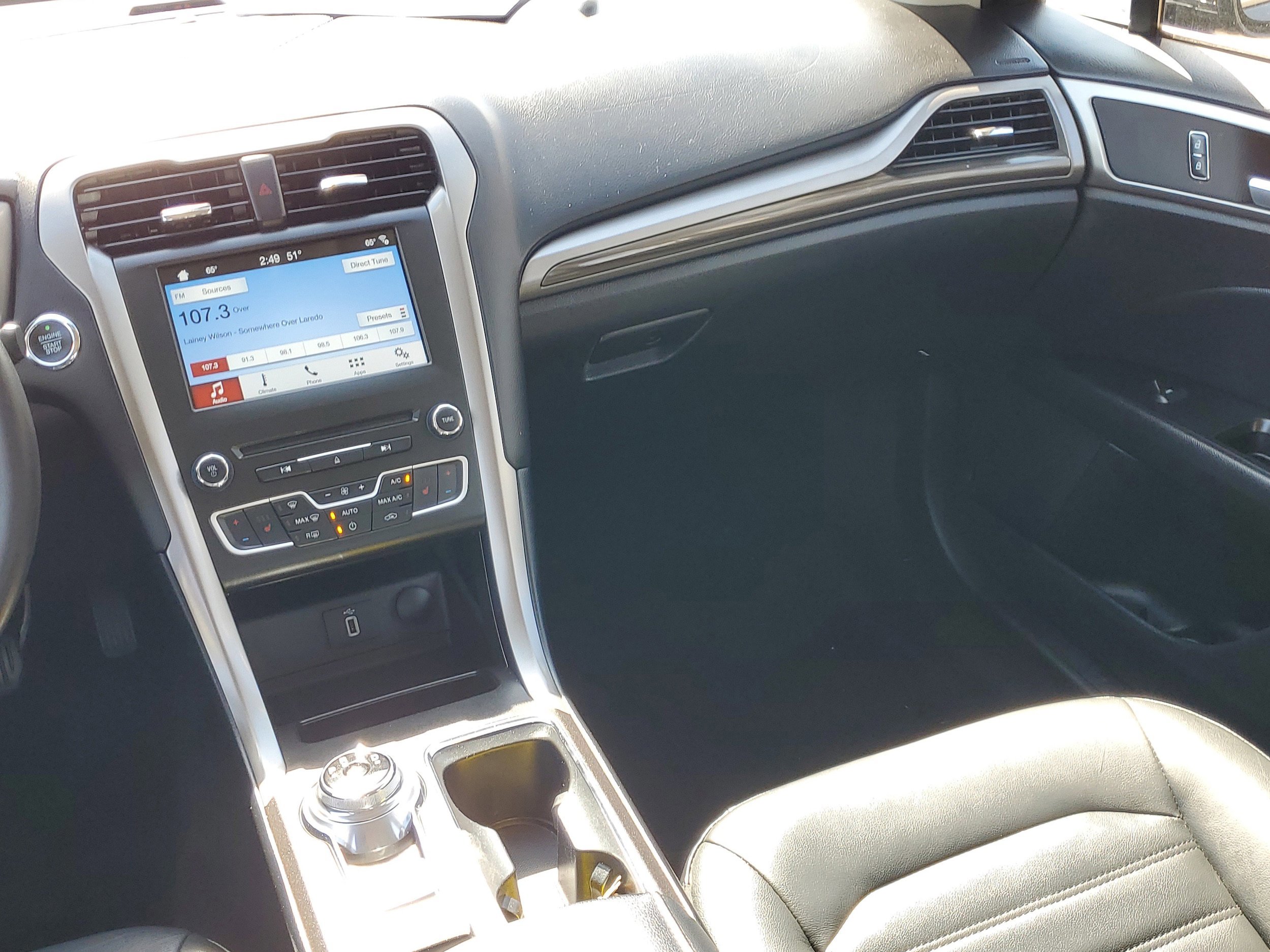 Certified 2017 Ford Fusion SE w/ Fusion SE Technology Package FWD image 16