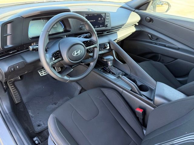 Used 2025 Hyundai Elantra Sport image 11