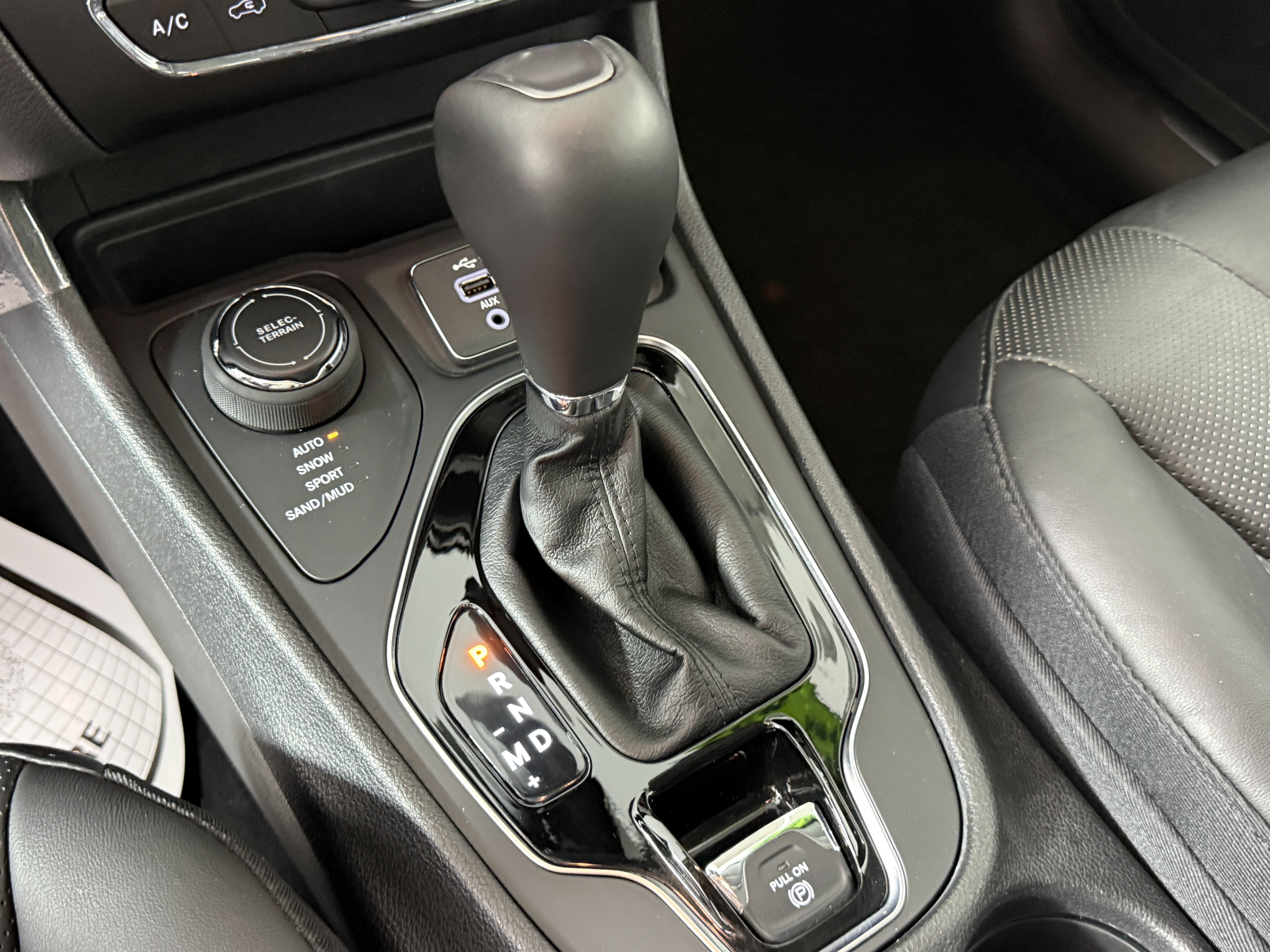Used 2021 Jeep Cherokee Limited AWD/4WD image 25