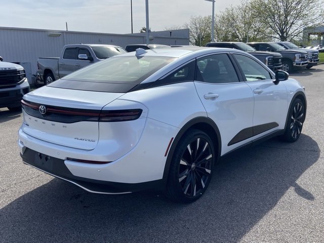 Used 2023 Toyota Crown Platinum image 3