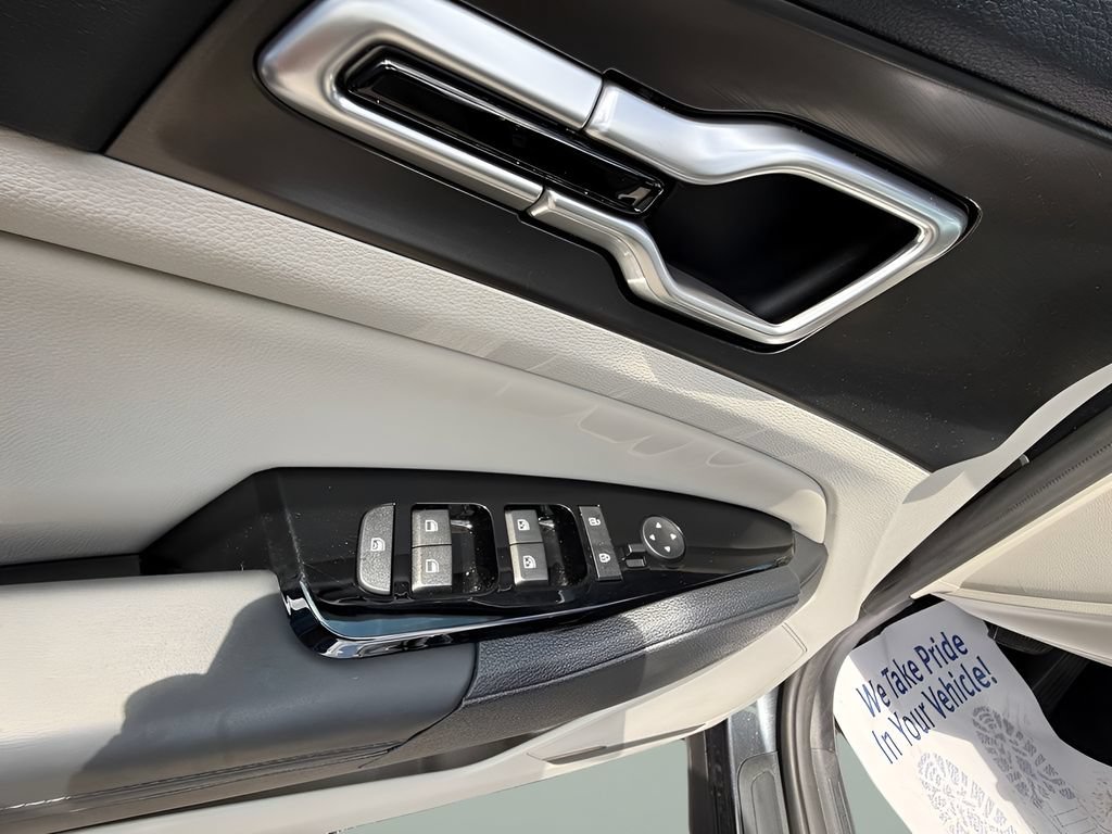 Used 2025 Kia Sportage EX FWD image 16