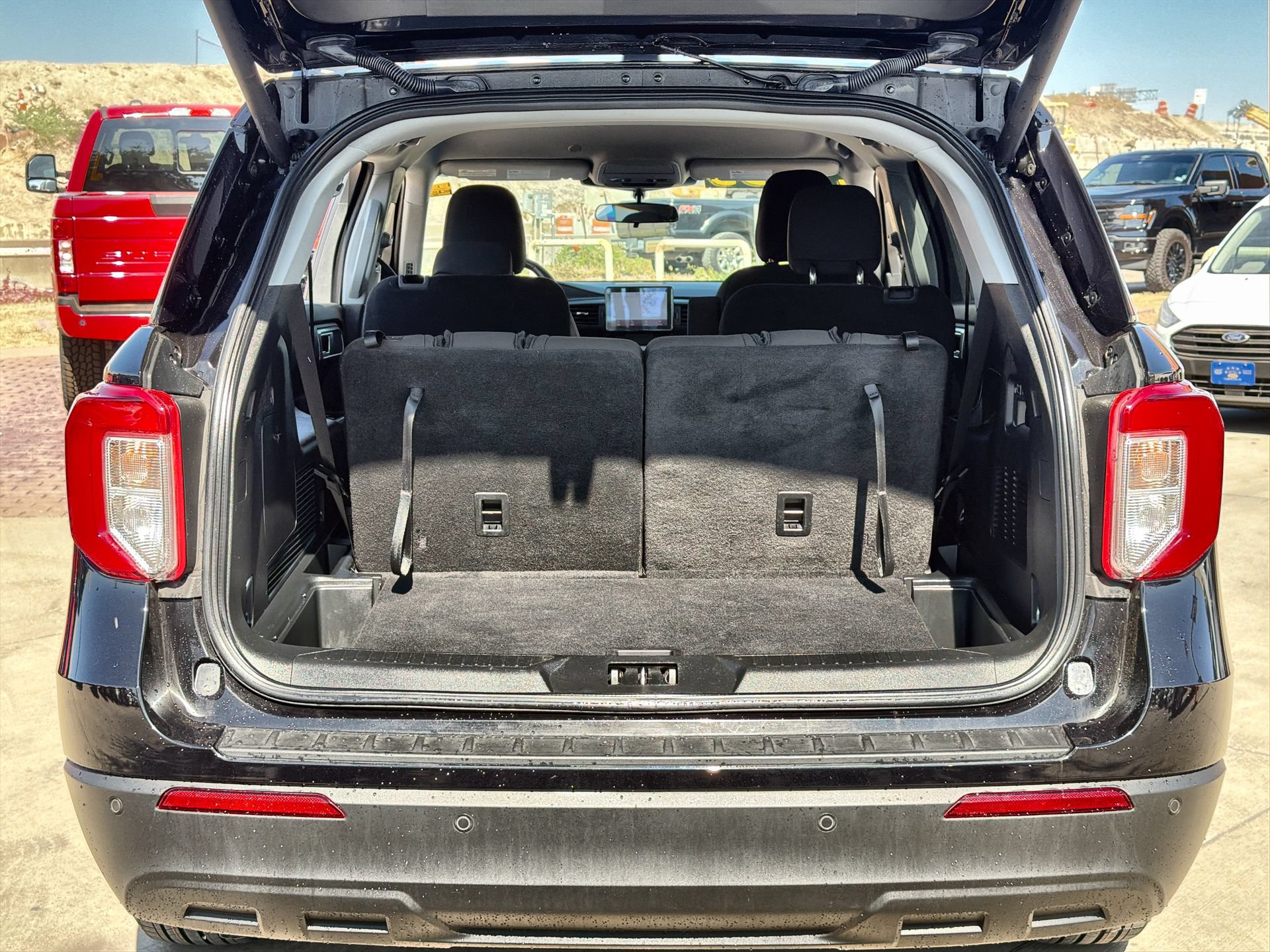 Certified 2024 Ford Explorer XLT RWD image 23
