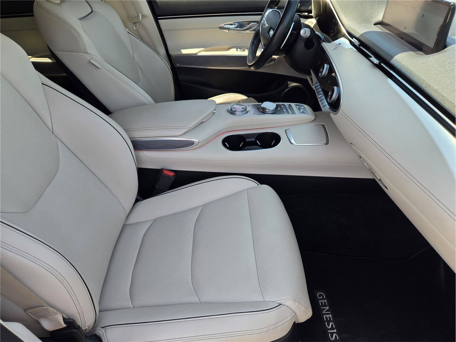Used 2022 Genesis GV70 2.5T w/ Advanced Package AWD/4WD image 12