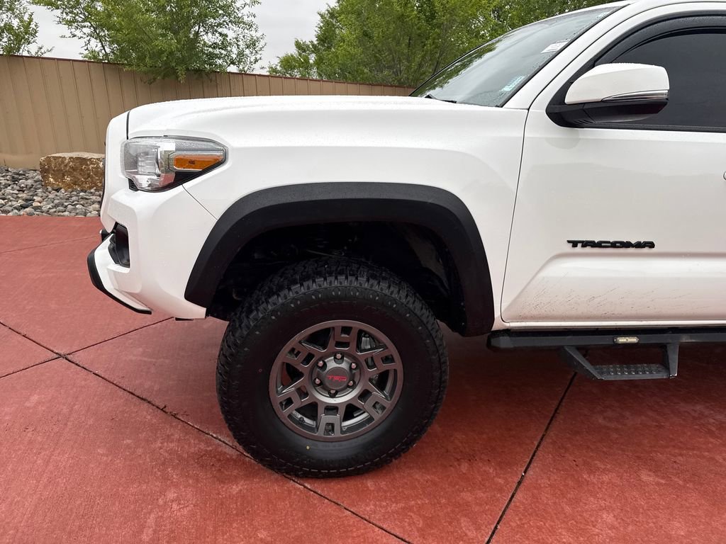 Used 2022 Toyota Tacoma TRD Off-Road AWD/4WD image 35