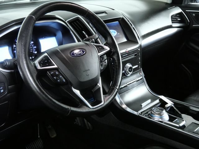 Certified 2019 Ford Edge Titanium w/ Cold Weather Package AWD/4WD image 19