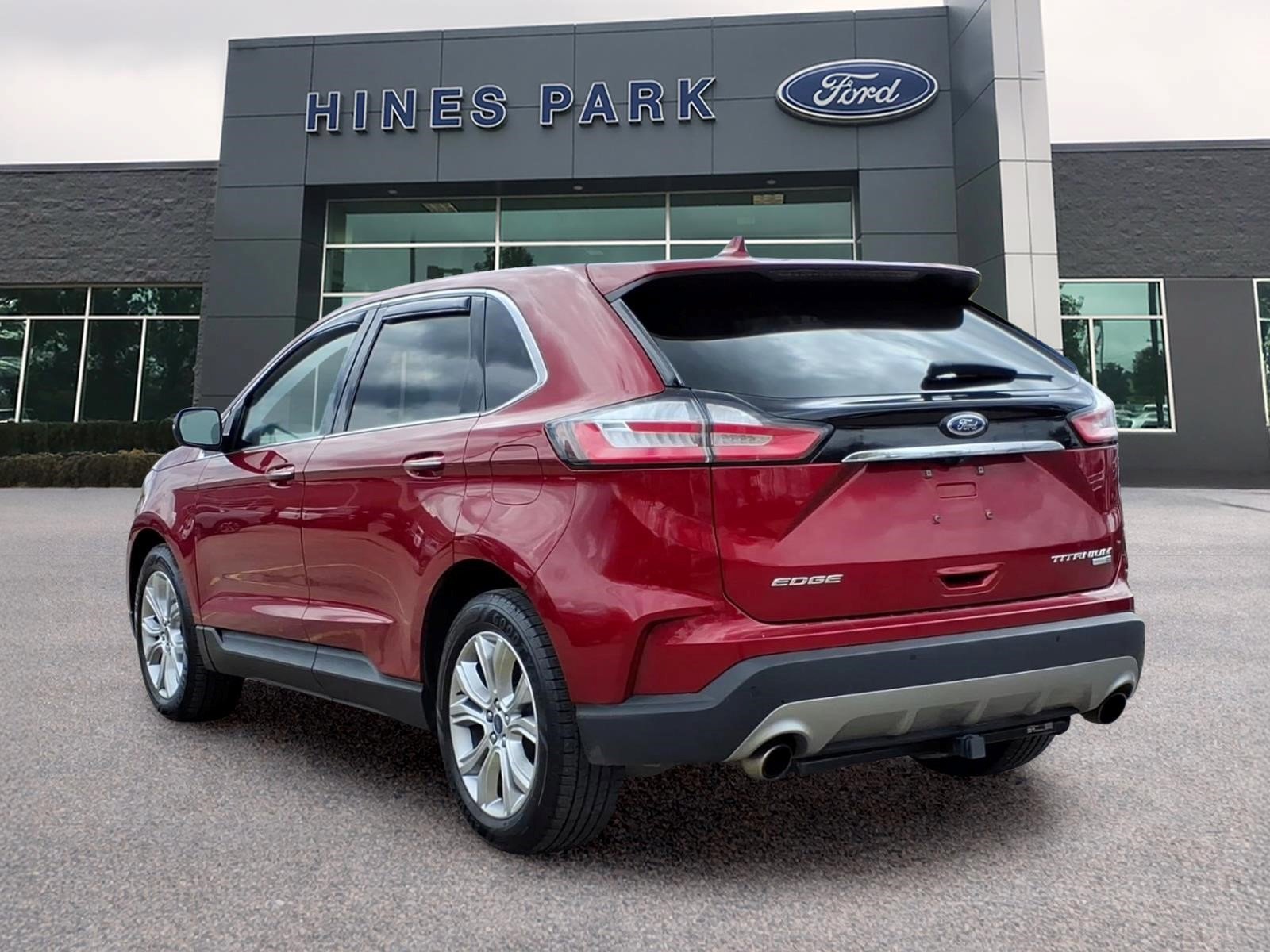 Certified 2019 Ford Edge Titanium w/ Cold Weather Package AWD/4WD image 5