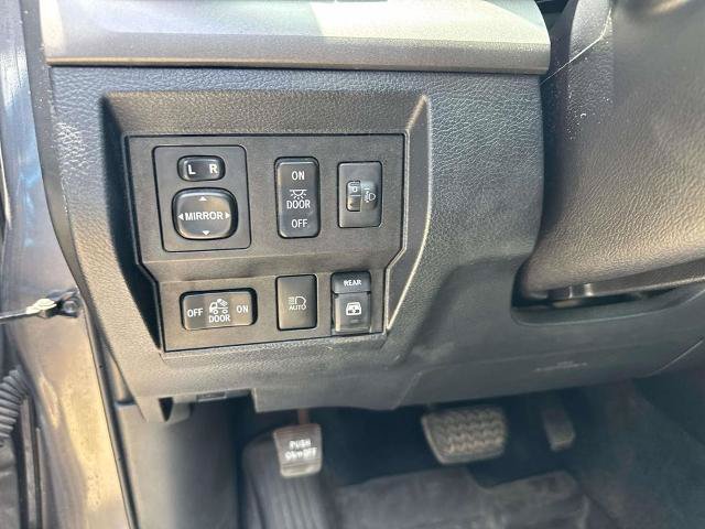 Used 2018 Toyota Tundra SR5 w/ TRD Off Road Package AWD/4WD image 20