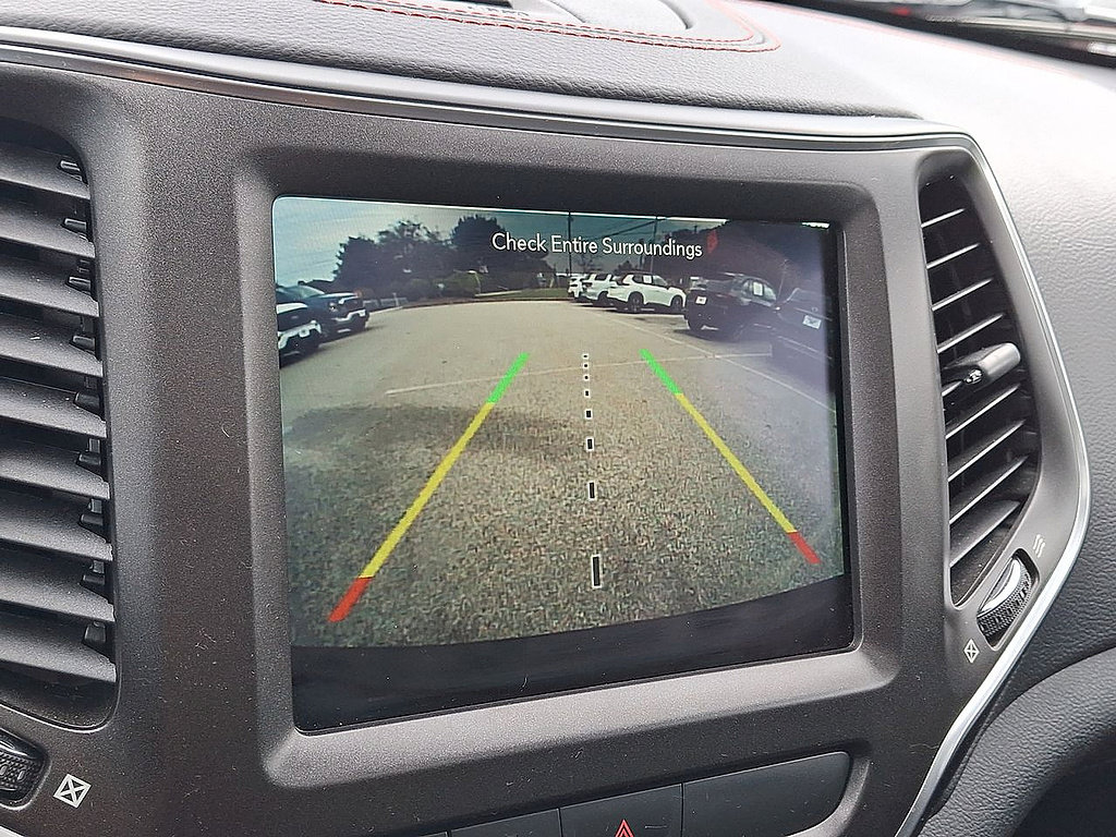 Used 2020 Jeep Cherokee Trailhawk AWD/4WD image 44