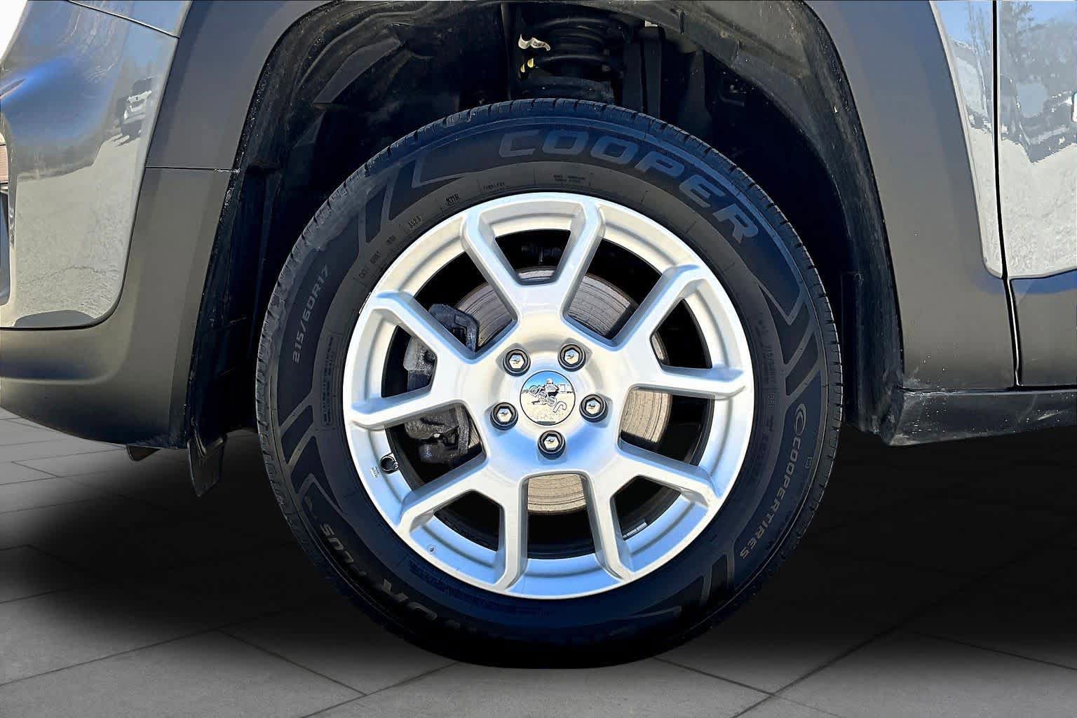 Used 2020 Jeep Renegade Latitude w/ Cold Weather Group AWD/4WD image 11
