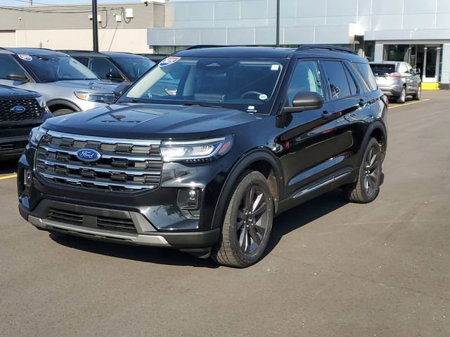 Certified 2025 Ford Explorer Active w/ Active Comfort Package AWD/4WD image 2