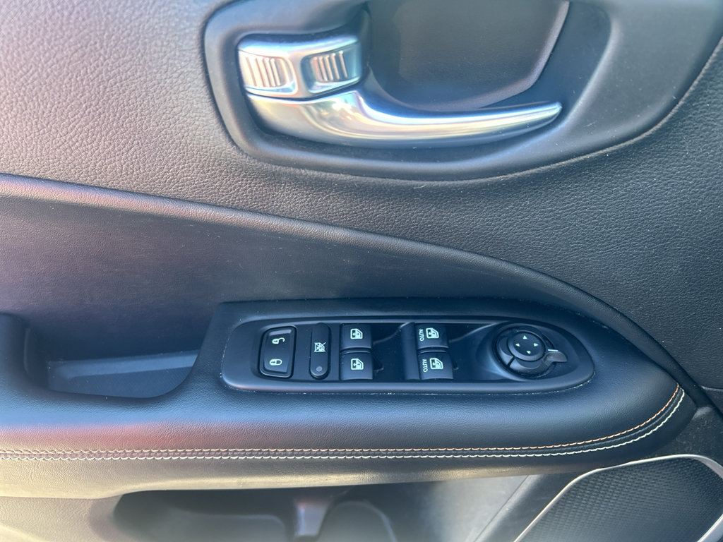 Used 2020 Jeep Compass Latitude w/ Popular Equipment Group FWD image 14