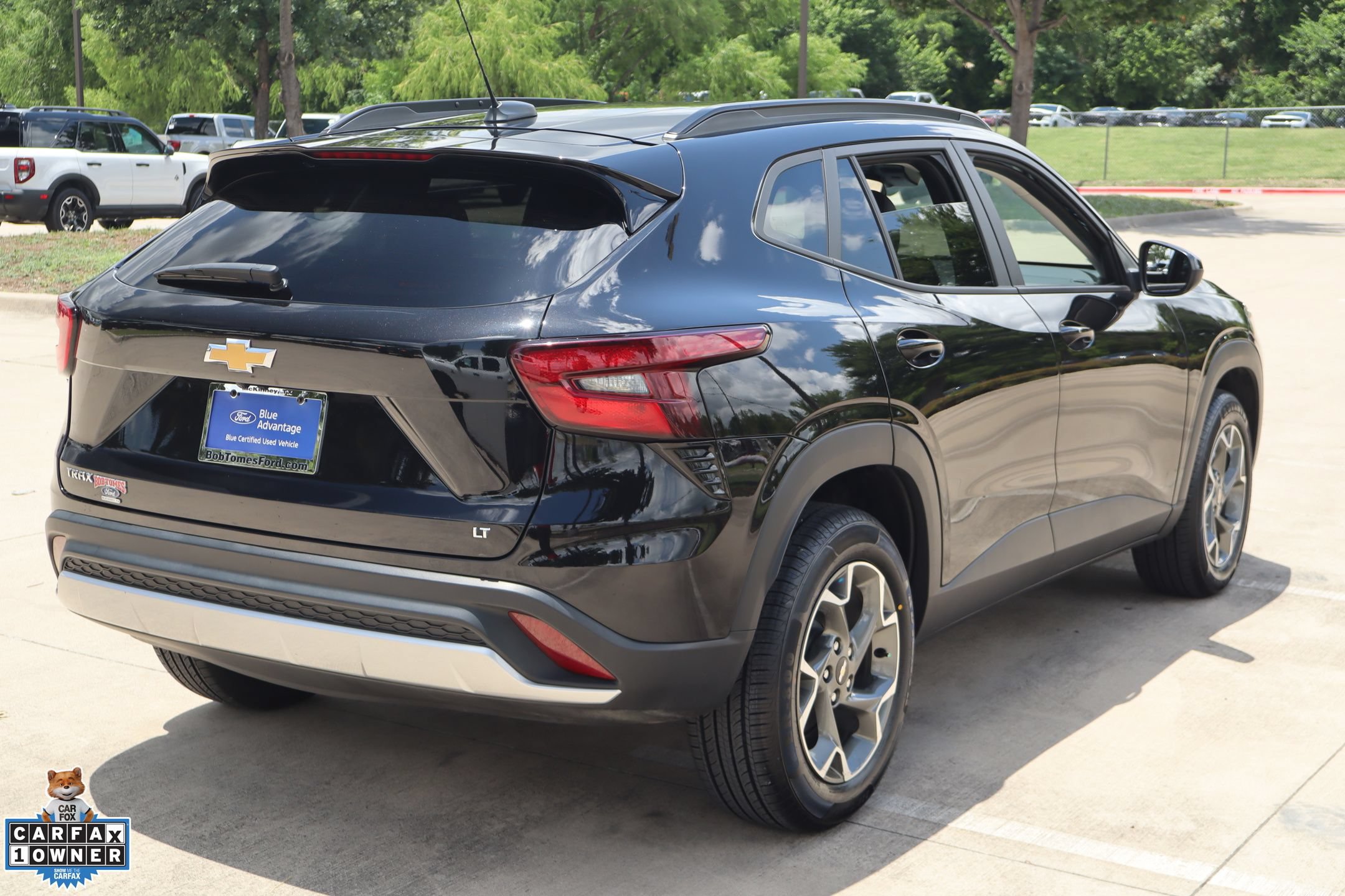 Used 2025 Chevrolet Trax LT w/ LT Convenience Package FWD image 3