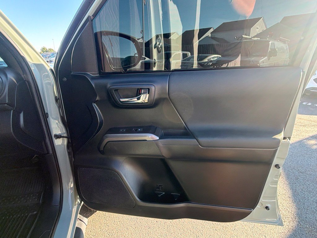 Used 2022 Toyota Tacoma TRD Sport w/ Technology Package RWD image 41