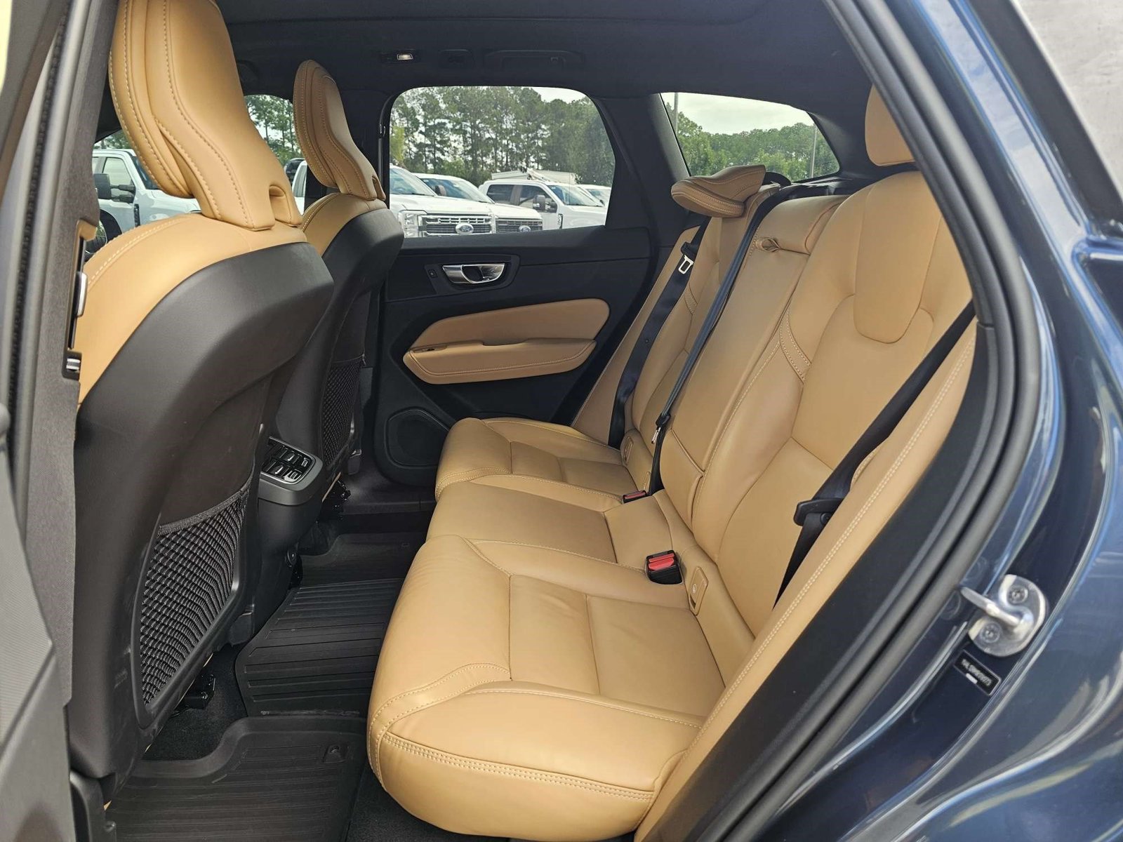 Used 2024 Volvo XC60 B5 Ultimate AWD/4WD image 16