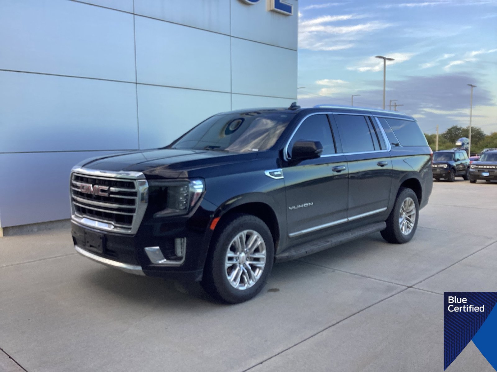 Used 2023 GMC Yukon XL SLT w/ SLT Premium Package