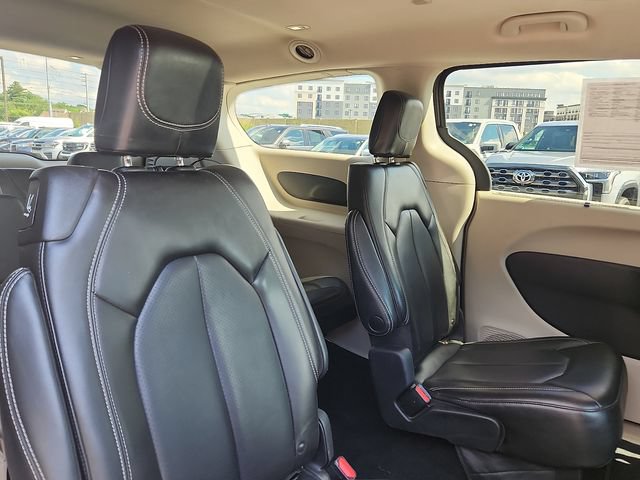 Used 2023 Chrysler Pacifica Touring-L FWD image 29