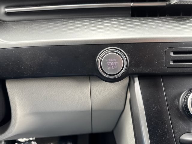Used 2022 Kia Carnival LX FWD image 34