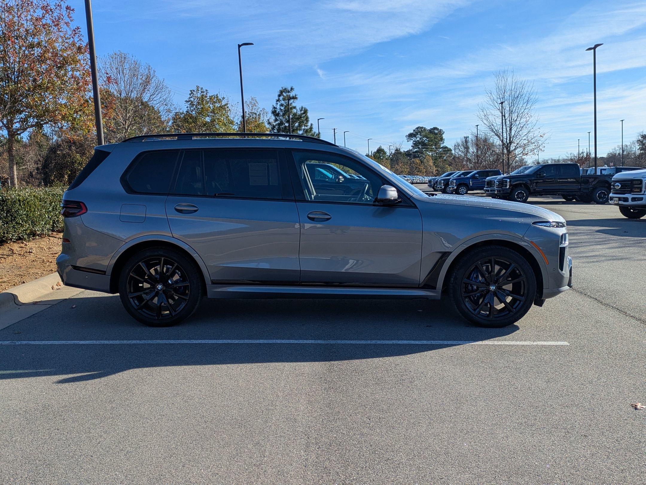 Used 2023 BMW X7 xDrive40i w/ M Sport Package image 3