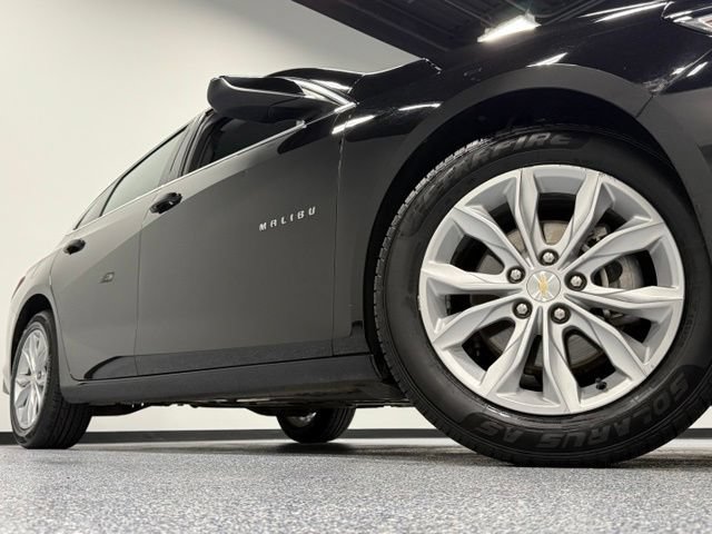 Used 2025 Chevrolet Malibu LT FWD image 2