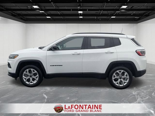 Used 2025 Jeep Compass Latitude w/ Sun & Sound Group AWD/4WD image 2