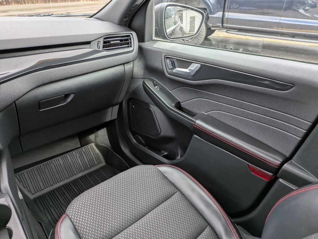 Certified 2025 Ford Escape ST-Line w/ Tech Pack #1 AWD/4WD image 18