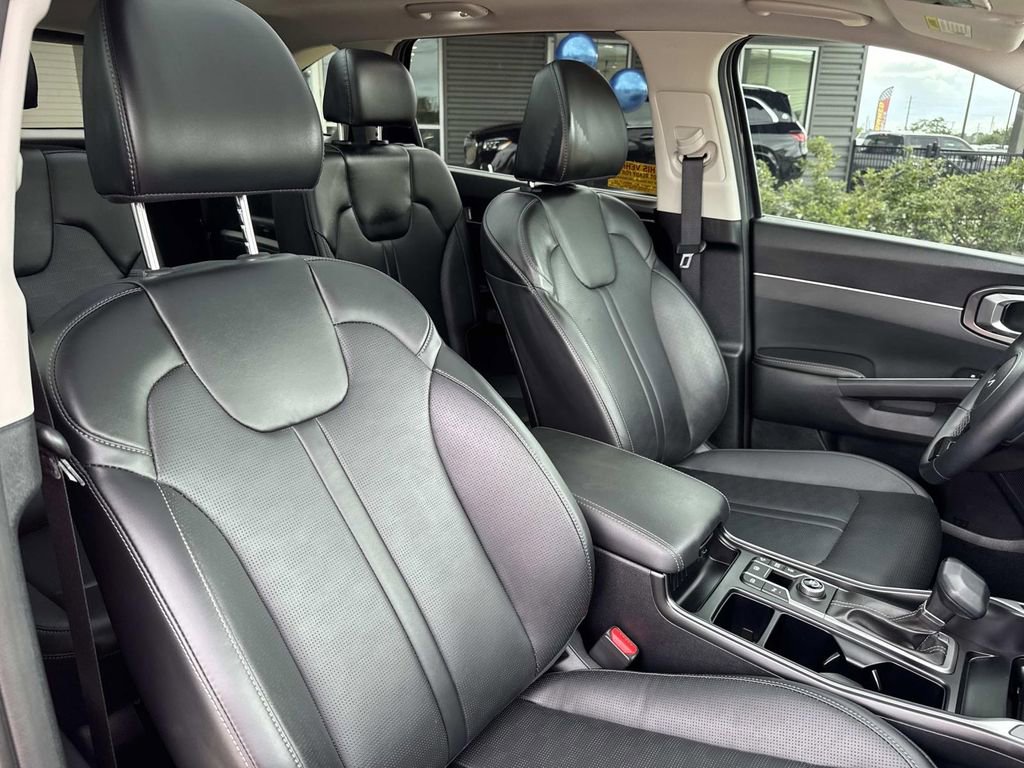Used 2025 Kia Sorento EX w/ Panoramic Sunroof Package FWD image 14