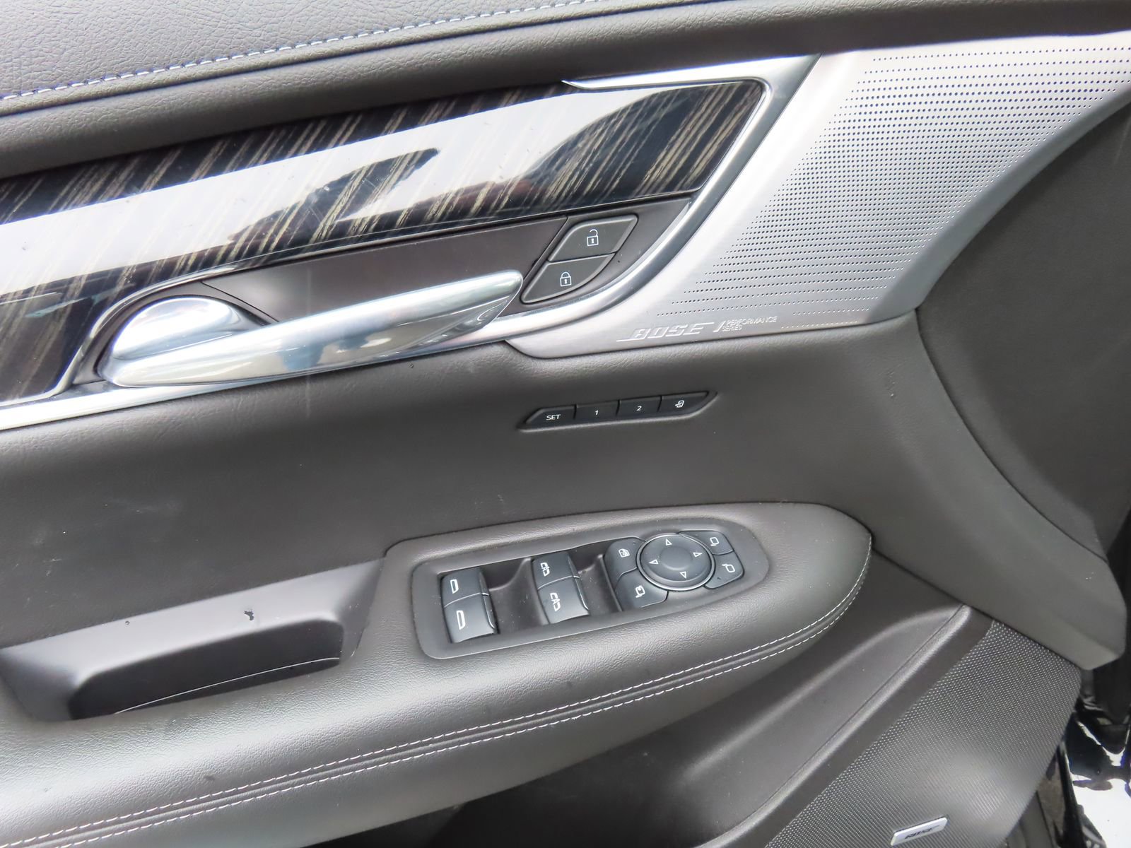 Used 2023 Cadillac XT6 Premium Luxury w/ Technology Package AWD/4WD image 11