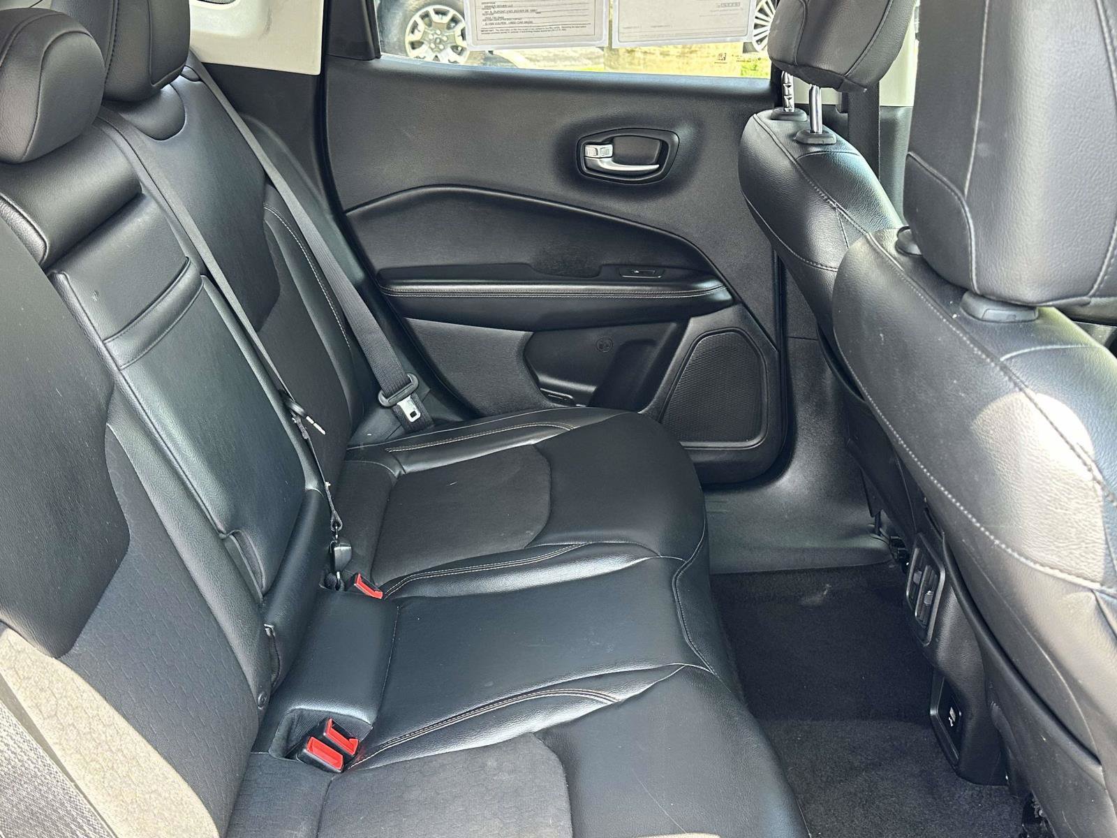 Used 2018 Jeep Compass Latitude AWD/4WD image 10
