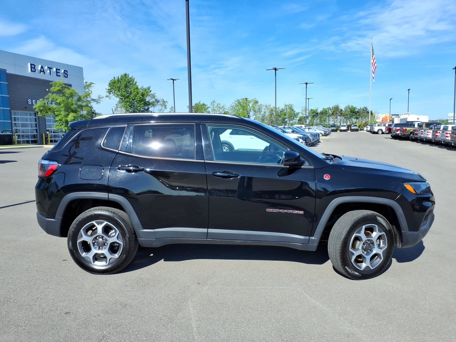 Used 2022 Jeep Compass Trailhawk w/ Trailhawk Convenience Group AWD/4WD image 2