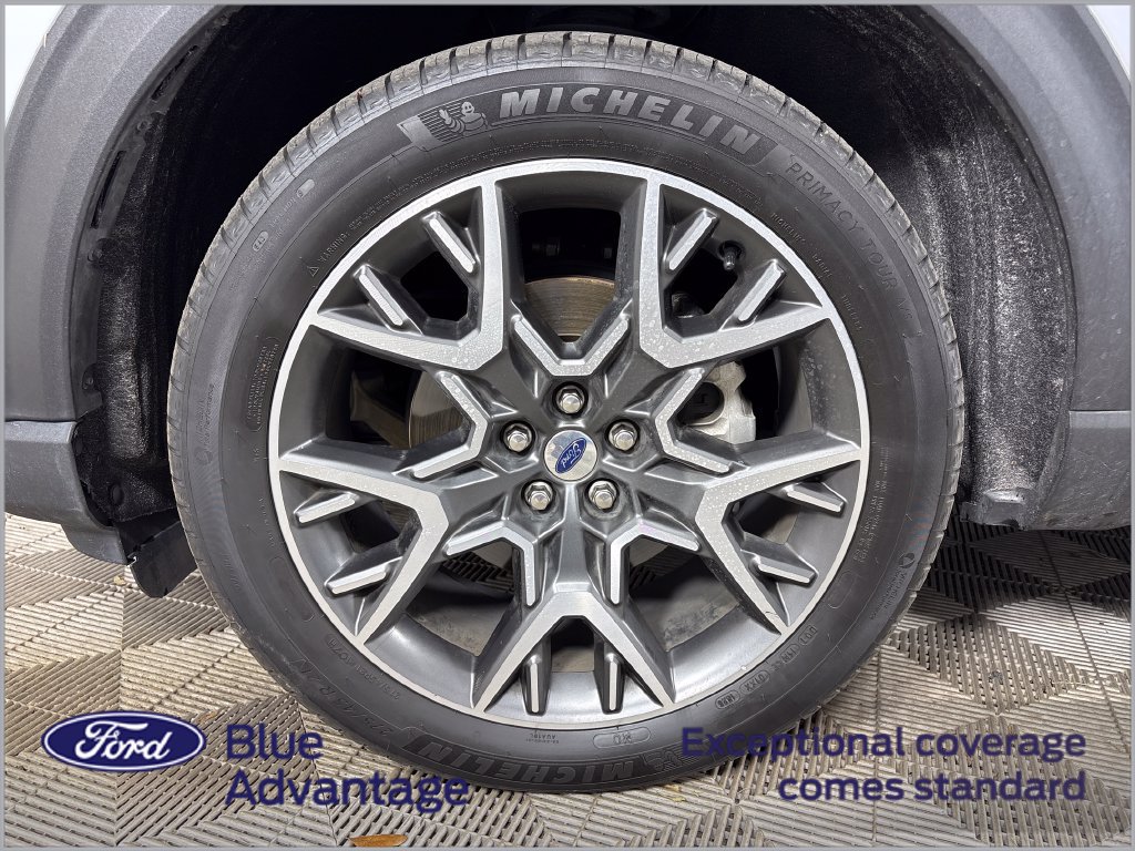 Certified 2025 Ford Explorer Platinum w/ Ultimate Package AWD/4WD image 14