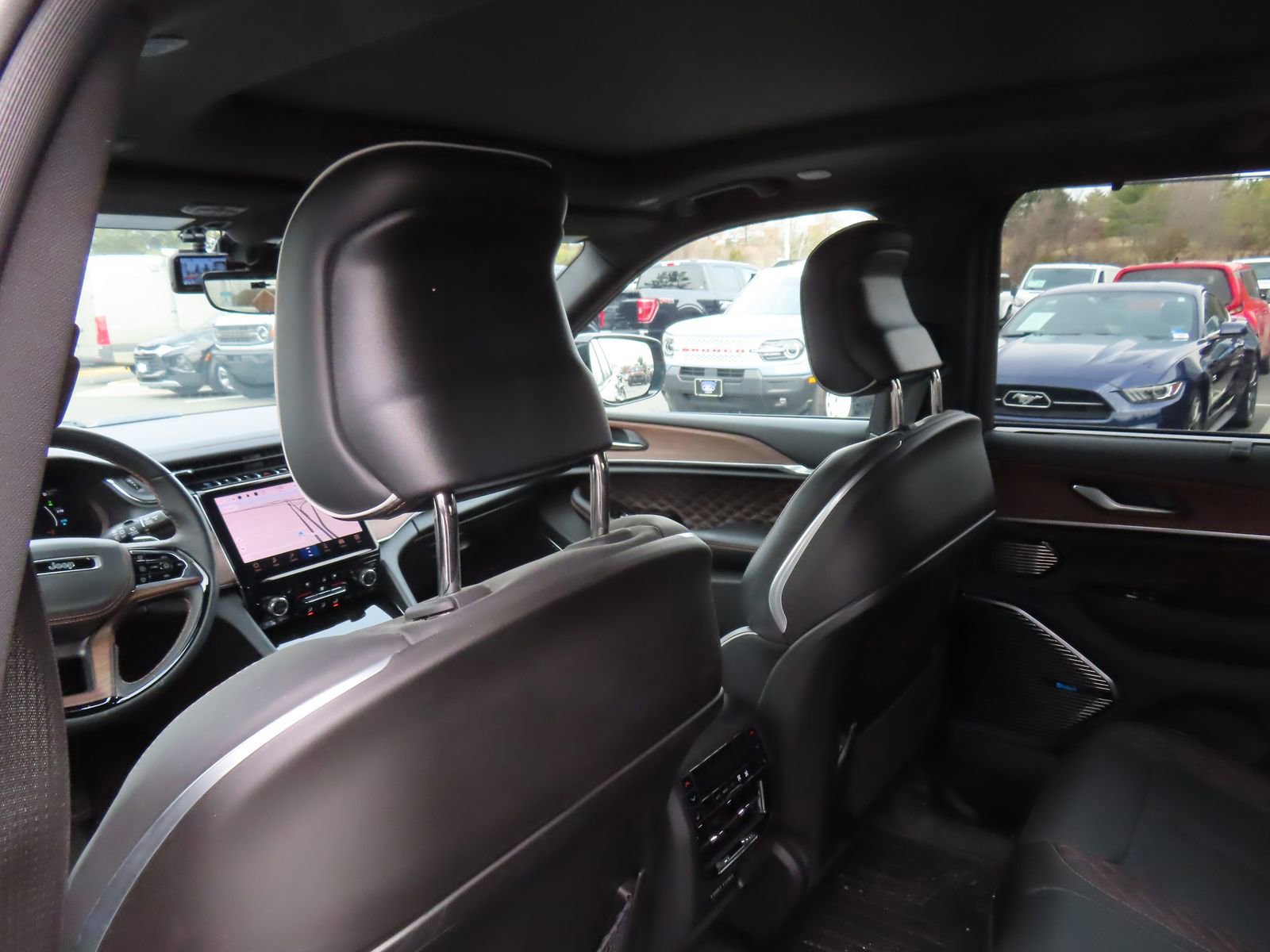 Used 2023 Jeep Grand Cherokee Summit w/ Luxury Tech Group V image 35