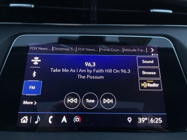 Used 2019 Cadillac XT4 Luxury w/ Cold Weather Package image 37