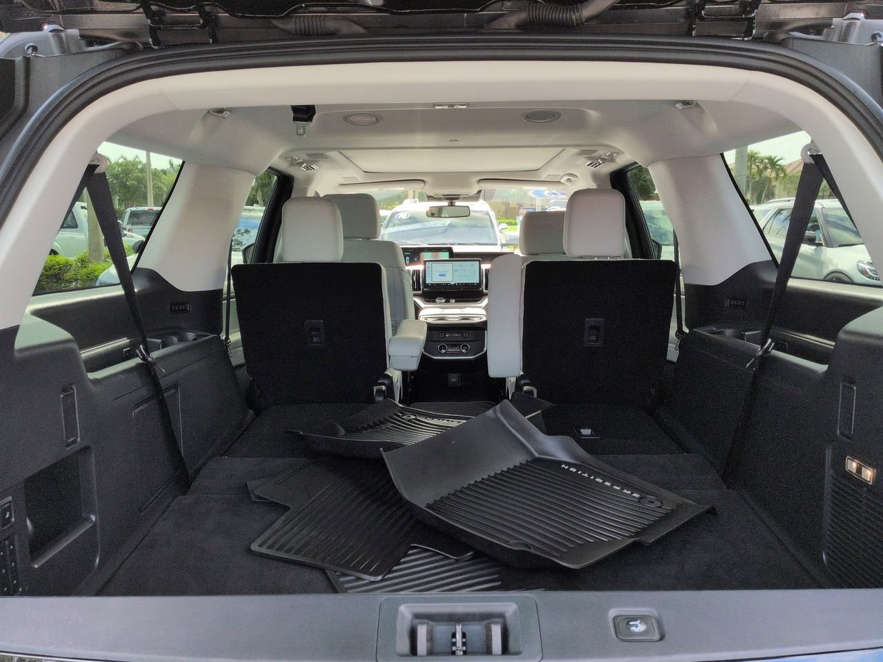 Certified 2025 Ford Expedition Max Platinum w/ Platinum Ultimate Package AWD/4WD image 12
